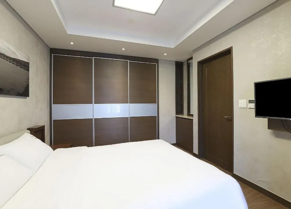 Haeundae Wide Ocean View & Residence Busan 4*,